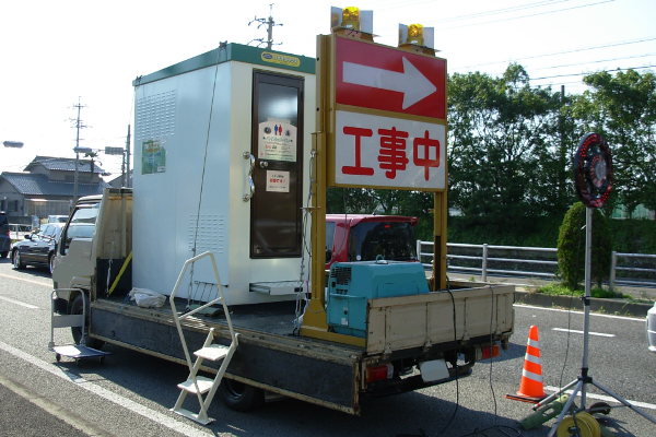 工事現場のバイオトイレ