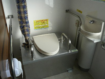 トイレ室に設置されたバイオトイレ
