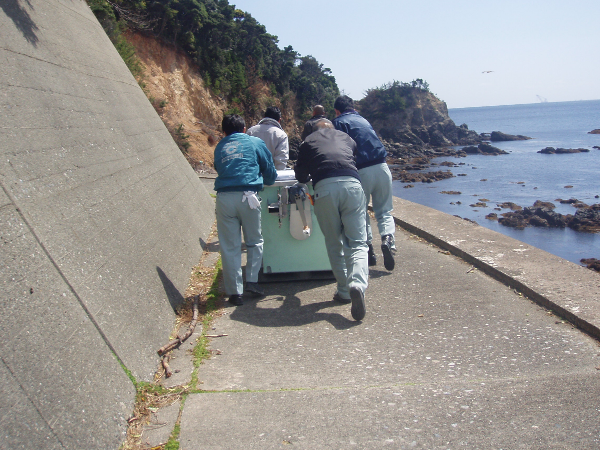 車が入らず人力で運搬